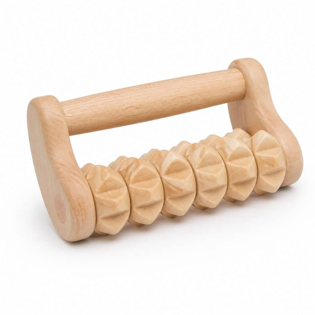 Rouleau de massage en bois présenté seul